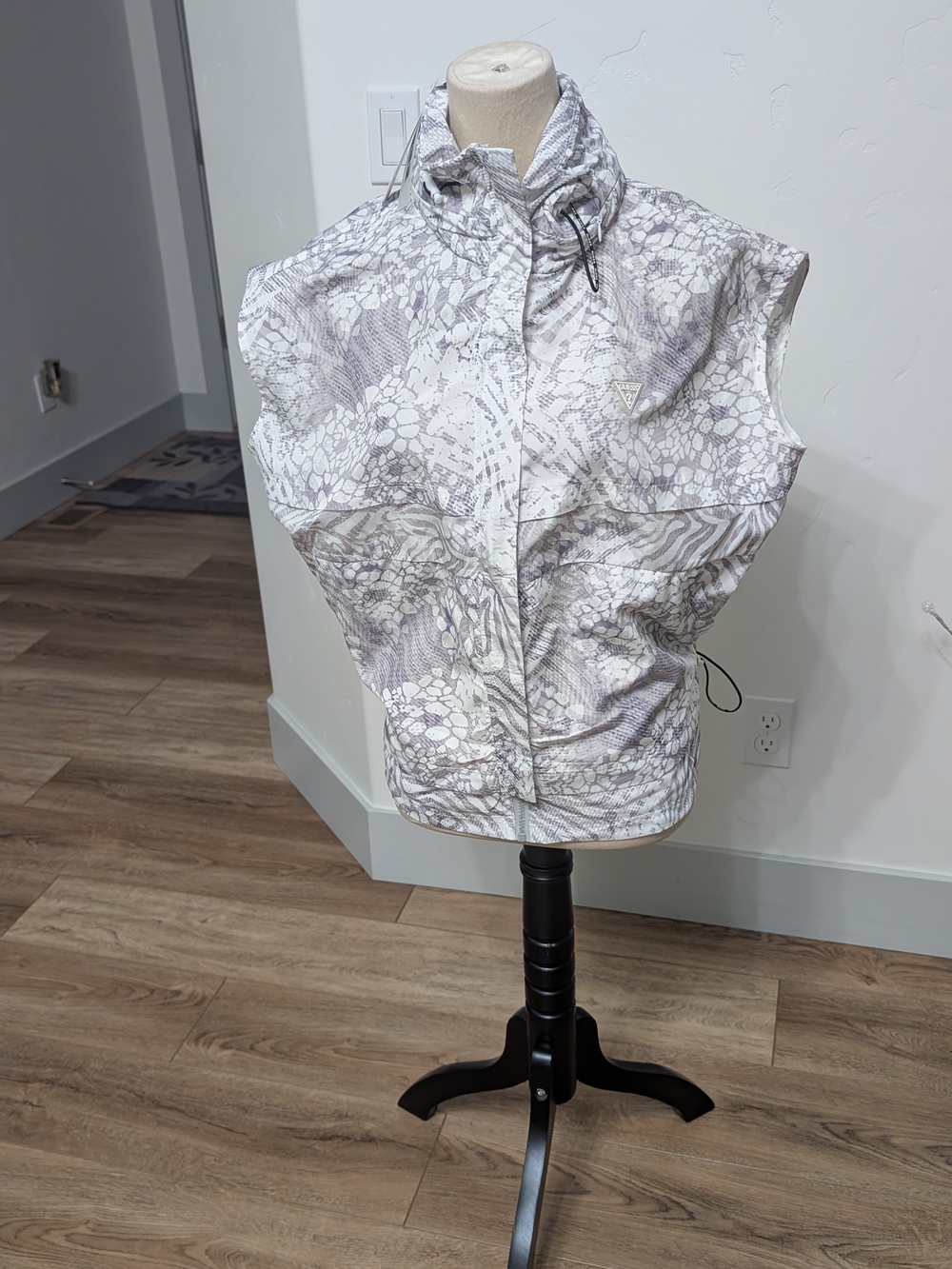 Guess White and Light Gray Printed Vest